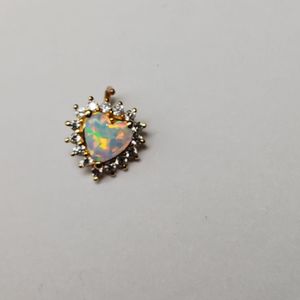  10kt gold earring w/ opal and dia
