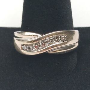  14kt white gold ring w/ diamonds