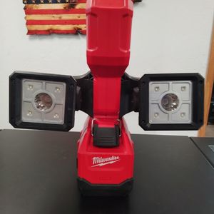 Milwaukee Utility Bucket Light