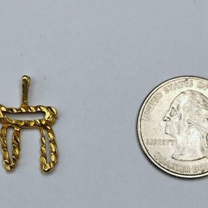  14kt Gold Hai Pendant