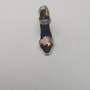  10kt gold "Heel" pendant