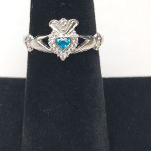  14kt white gold ring w/blue stone
