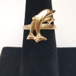  14kt yellow gold ring w/ 2 dolphins