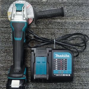 Makita XAG26 Grinder w/battery+charger