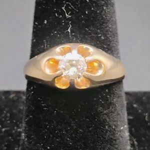  14KT Gold Ring w/ Diamond