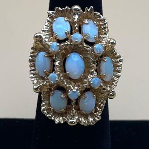  14kt Gold Ring w/ Opal