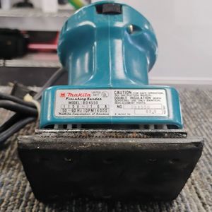 Makita B04550 Finishing Sander 