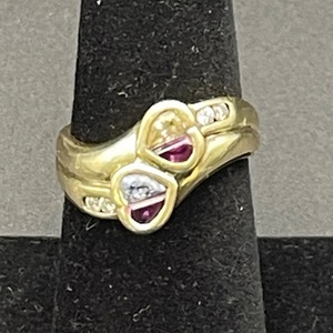  14kt yellow gold ring w/ dia and sapphire stones 