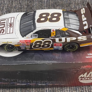 Mac Tools 1:24 Scale UPS Dale Jarret #88 