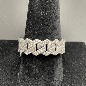  10kt white gold ring w/ diamonds 